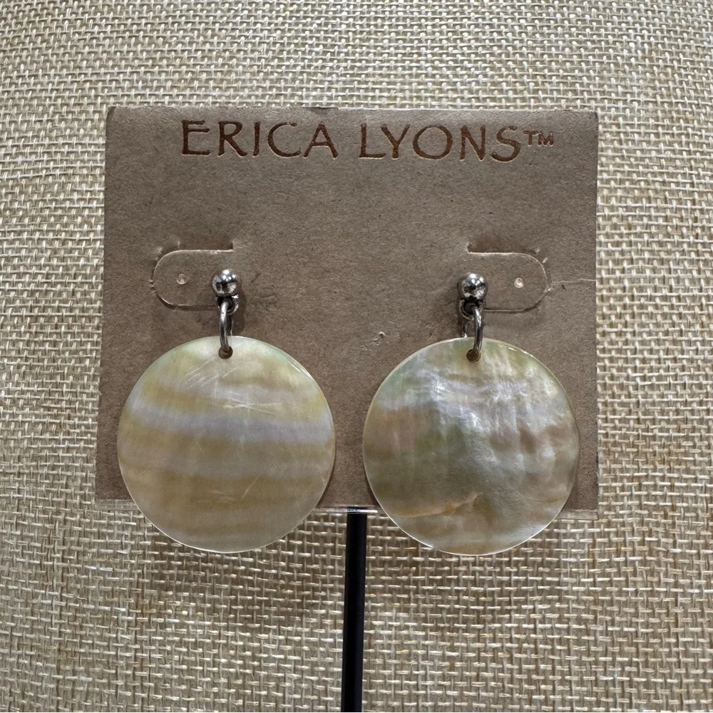 Erica Lyons Gold Shell Earrings - Picture 1 of 5
